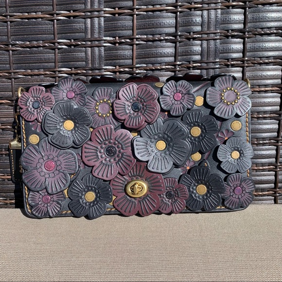*SOLD* Coach Tea Rose Dinky in Black Purple with Brass - Picture 2 of 15